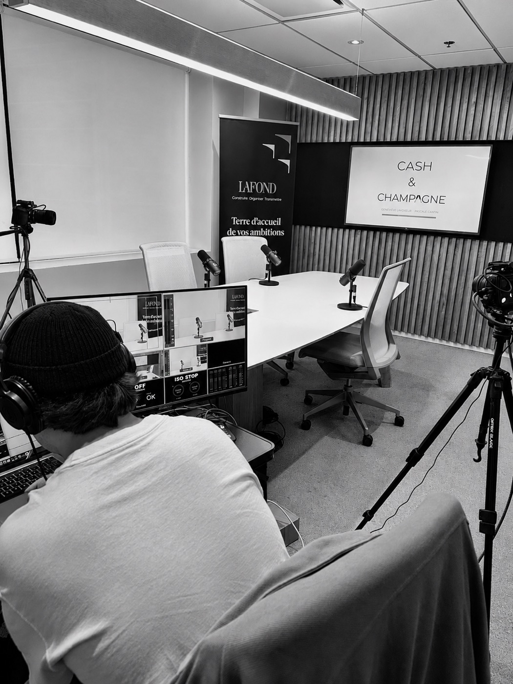 GB Studio mobile control station: multicamera monitor and technician working live on site